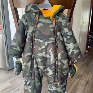 NEW Boys Camo snow suit size 12-18months